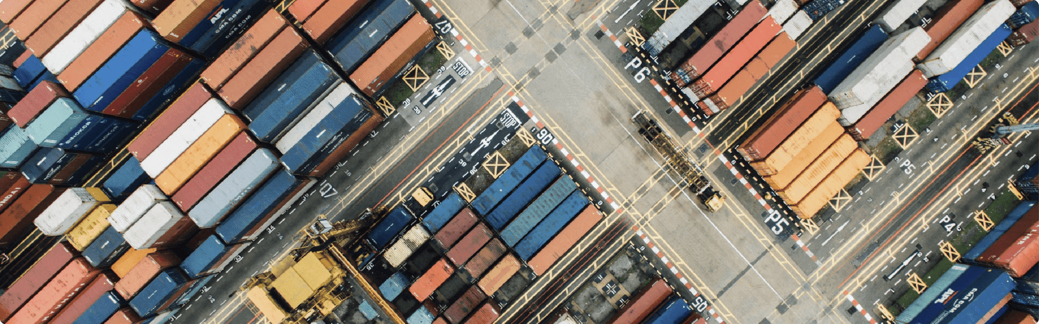Container xếp chồng tại cảng
